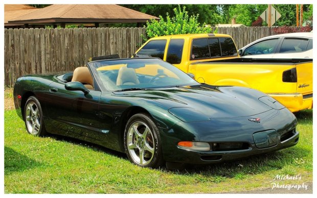 very_dark_green_corvette_convertible_by_theman268-d50544n